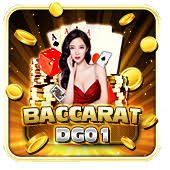 မြန်မာ ကစားသူ မိုဘိုင်းဖုန်းဖြင့် r98 APP ကစားနေသော မြင်ကွင်း